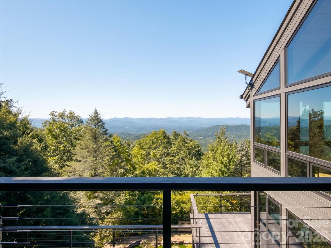 28 Peach Knob Dr., Asheville, NC 28804