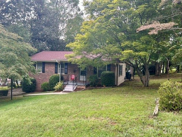 215 Norleon Ave., Hendersonville, NC 28791