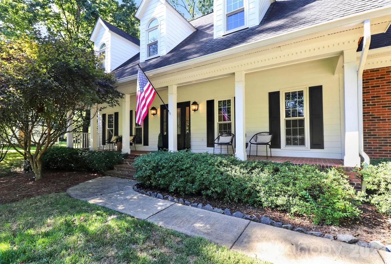 6128 Lake Providence Ln., Charlotte, NC 28277