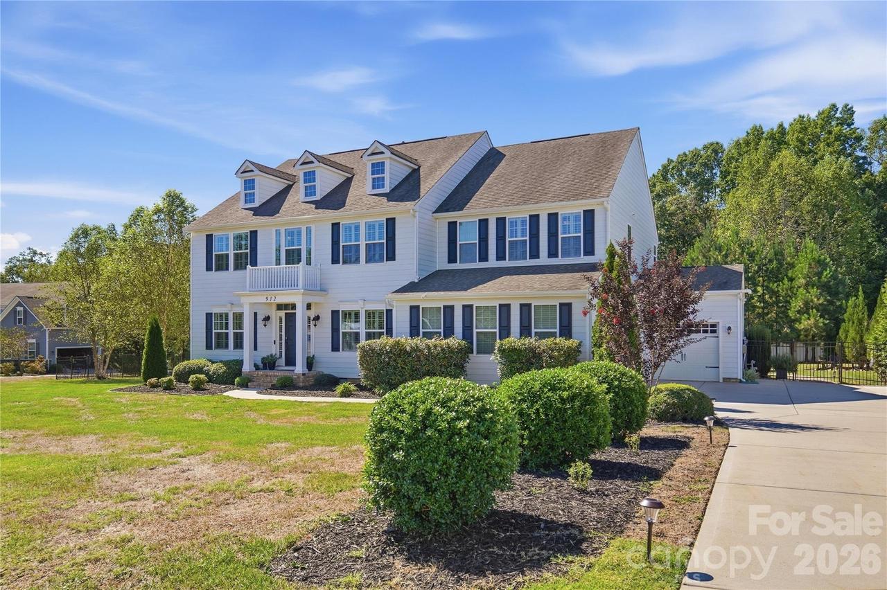 912 Manorwood Dr., Waxhaw, NC 28173