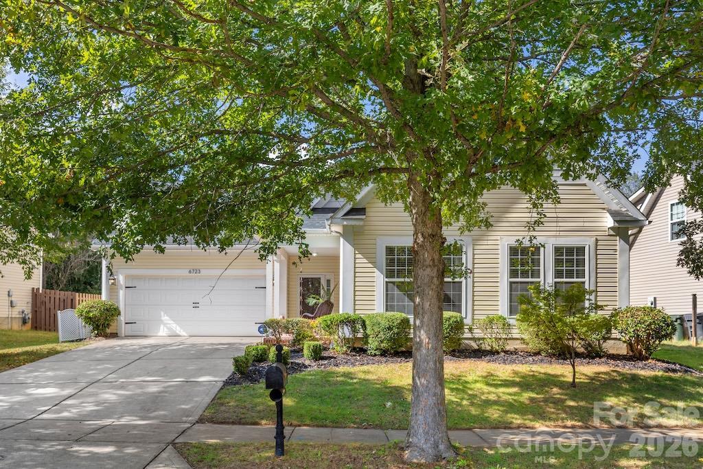 6723 Carrington Pointe Dr., Huntersville, NC 28078