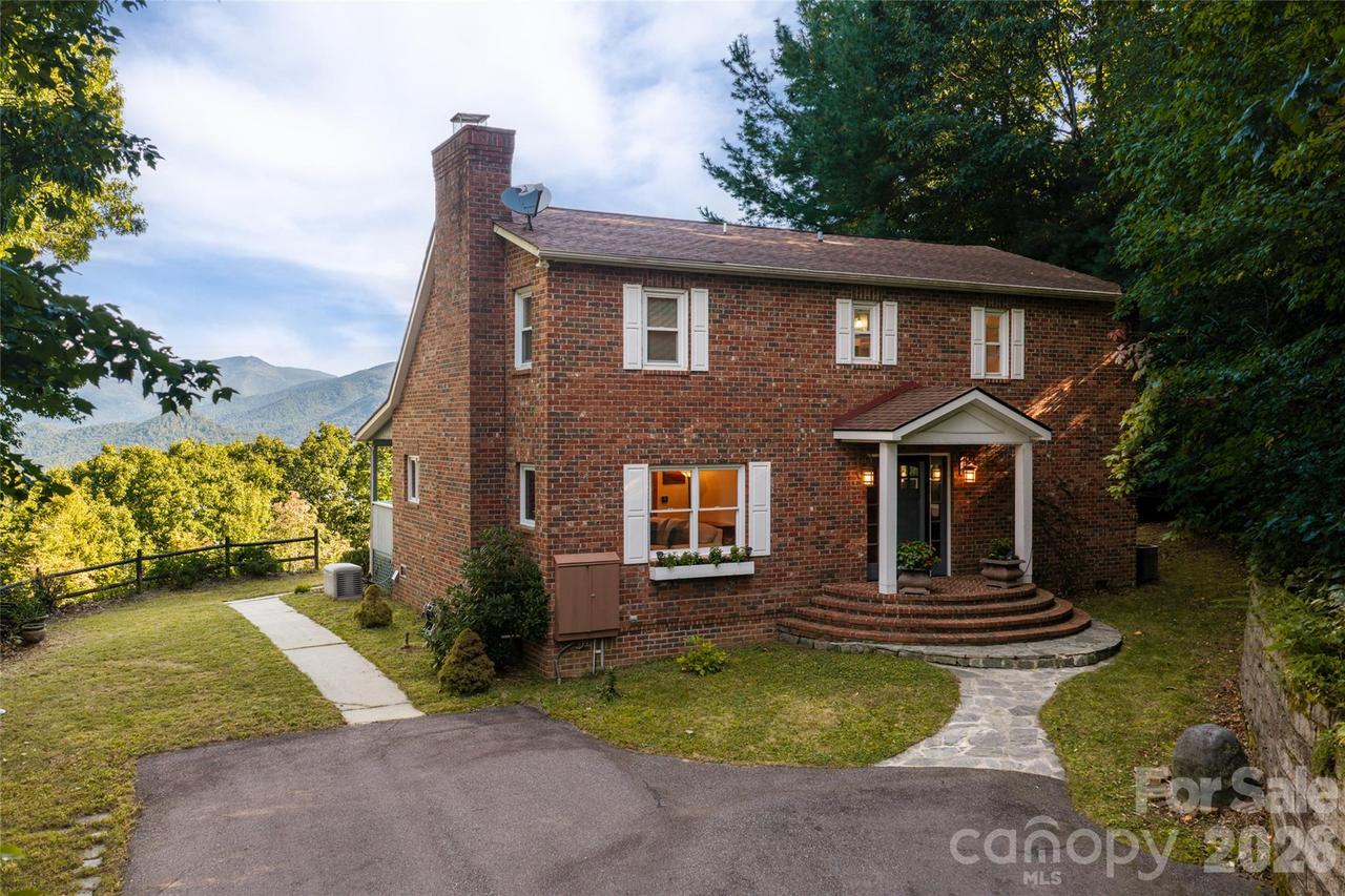 126 Wildflower Cove Dr., Swannanoa, NC 28778