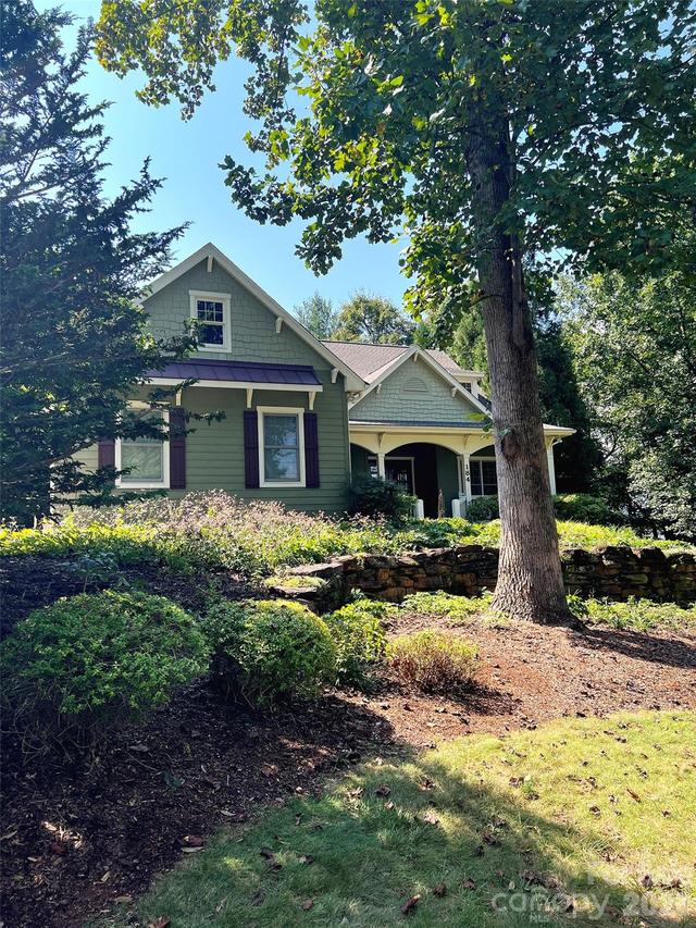 184 Benhurst Ct., Hendersonville, NC 28791