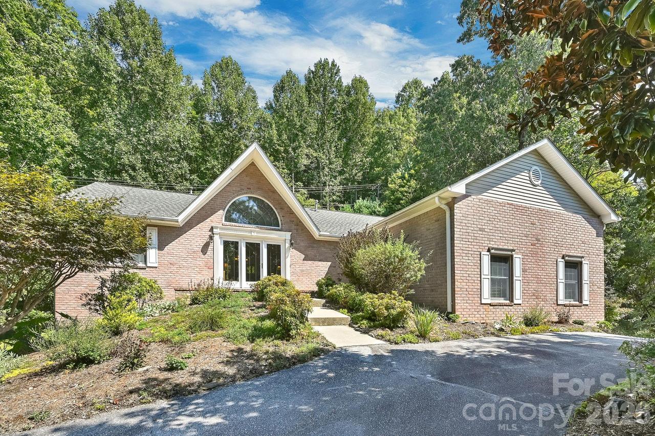 4311 Cove Loop Rd., Hendersonville, NC 28739