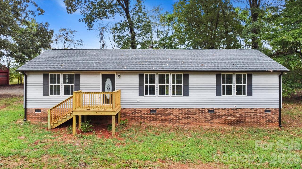 1030 Blue Dan Ln., Yadkinville, NC 27055