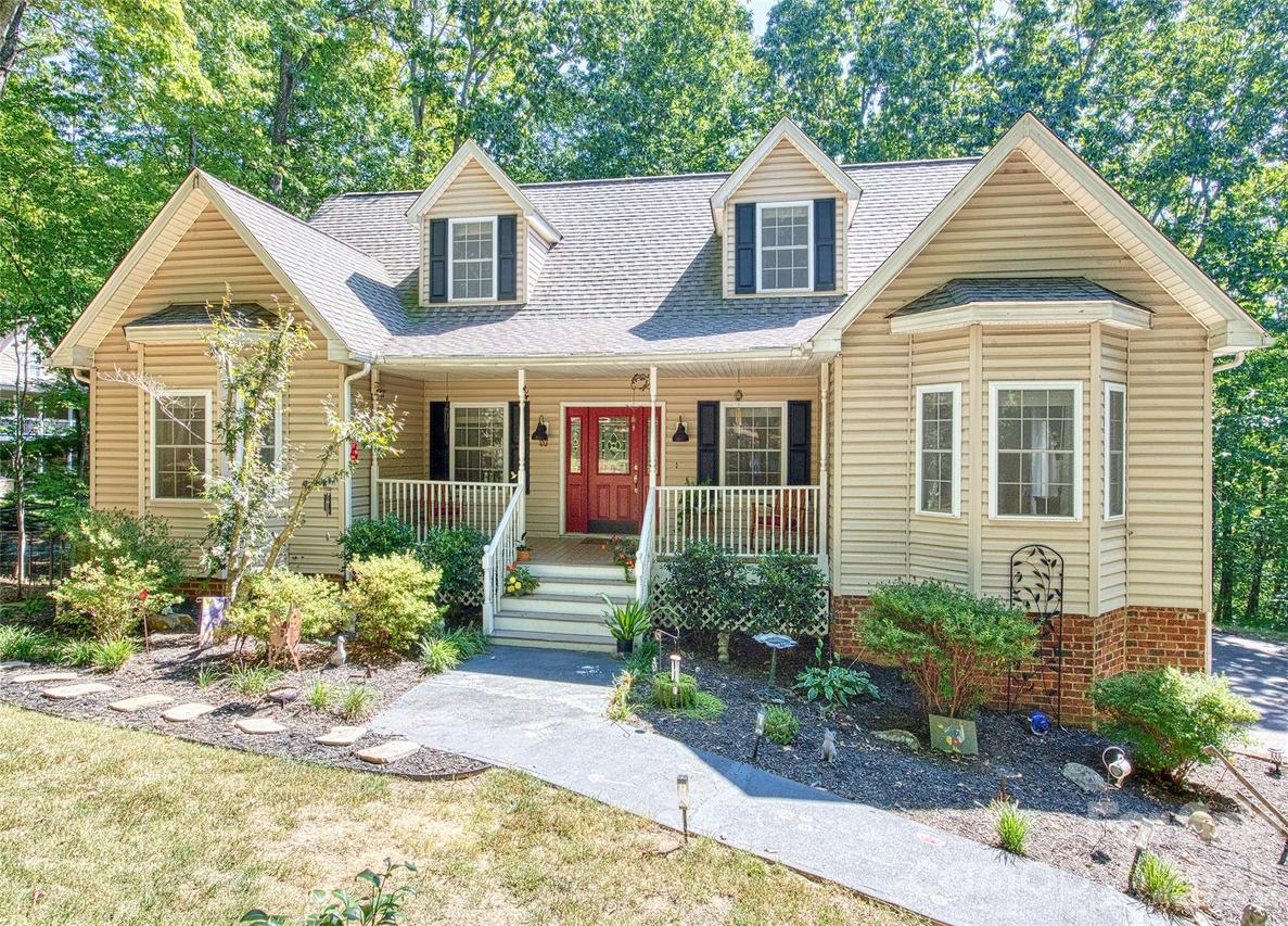 28 Gentlewood Tr., Candler, NC 28715