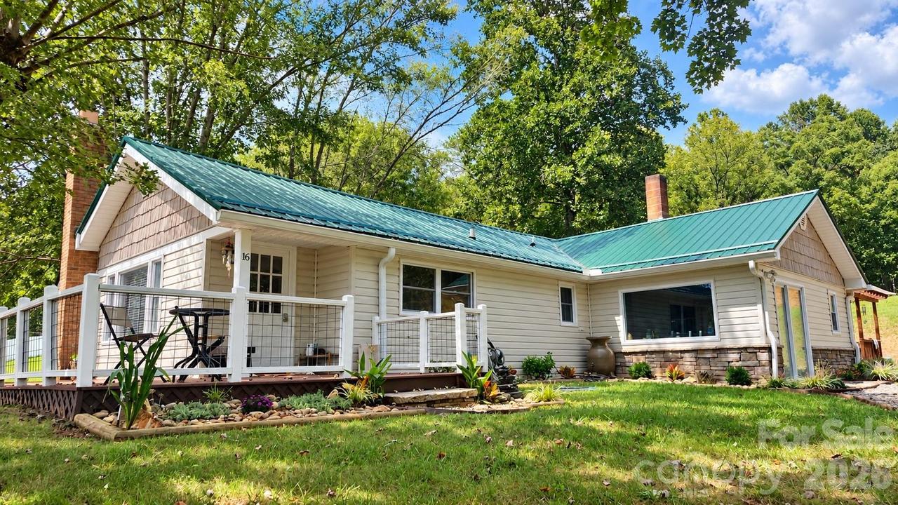 16 Warren Creek Rd., Candler, NC 28715