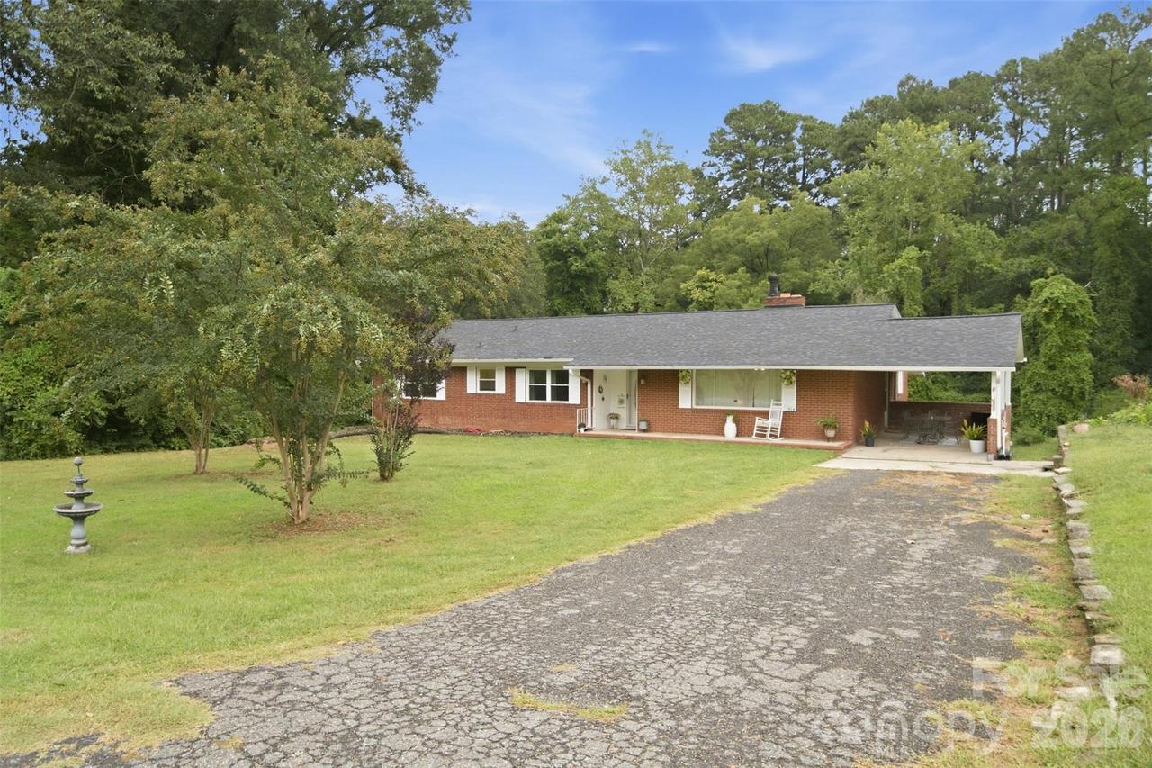 914 Springdale Ln., Gastonia, NC 28052