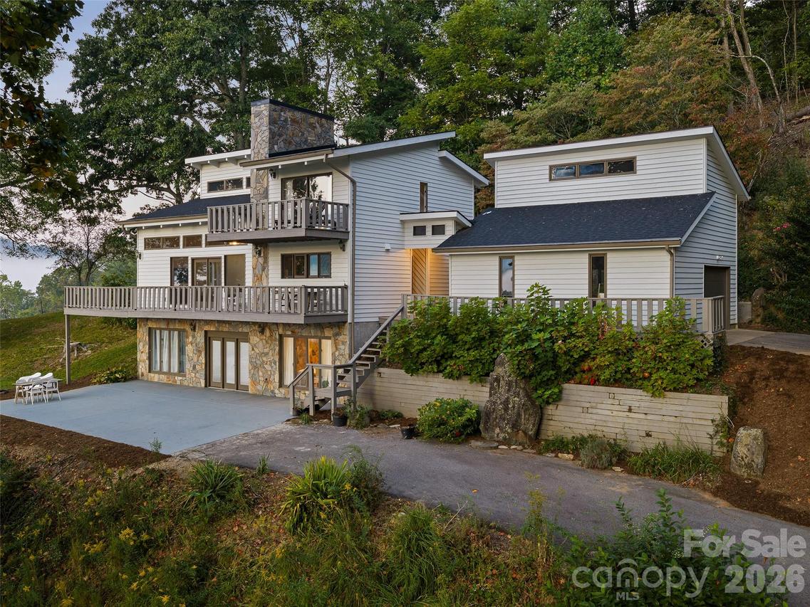 343 Mountain View Rd., Burnsville, NC 28714