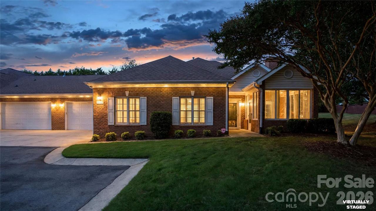10925 Oakside Ct., Pineville, NC 28210