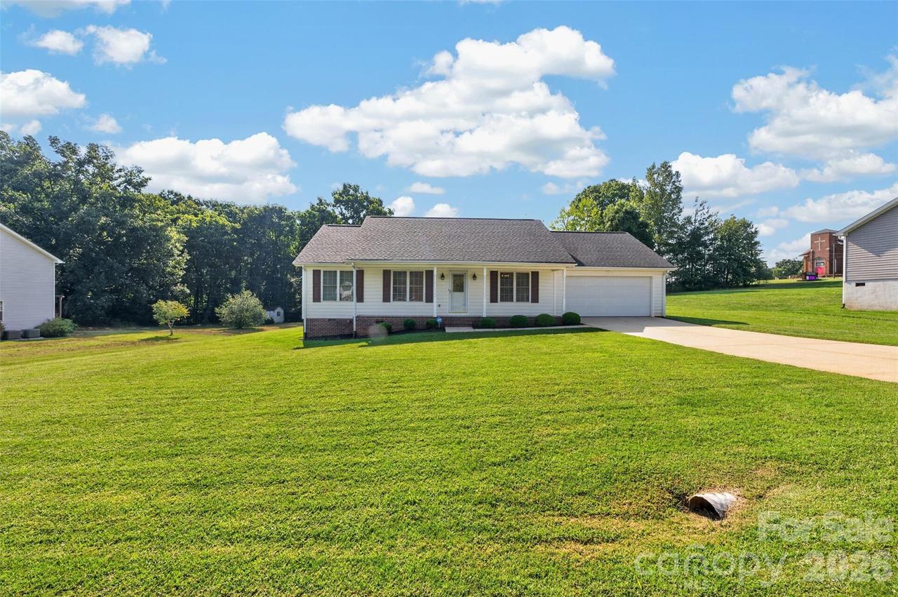4405 Claralee Ln., Hickory, NC 28602