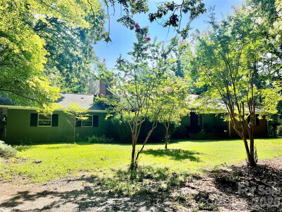521 Courtney Ln., Matthews, NC 28105