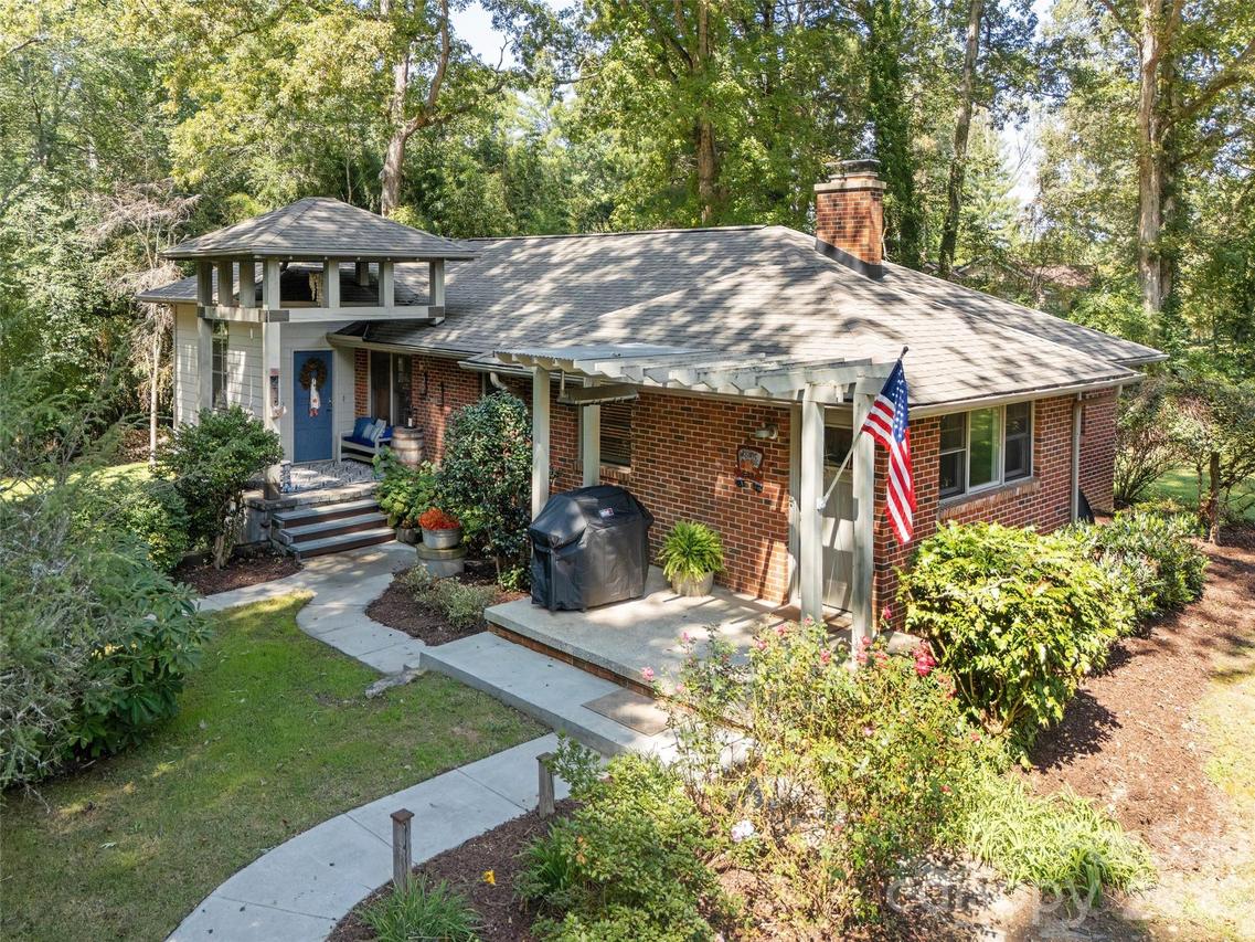 275 S Rugby Rd., Hendersonville, NC 28791