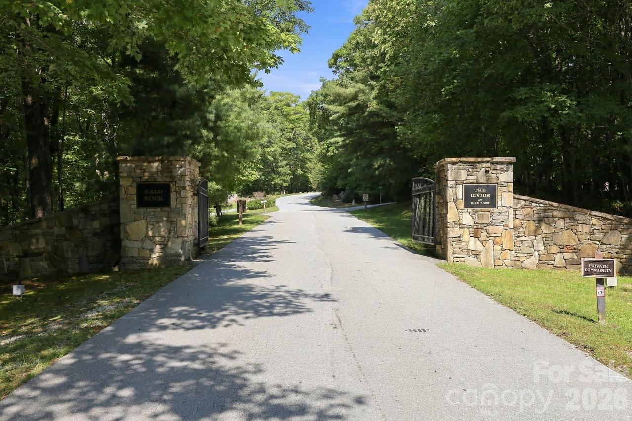 2619 Trays Island Rd., Sapphire, NC 28774