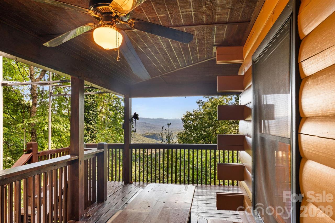 355 Oak Ridge Ln., Whittier, NC 28789