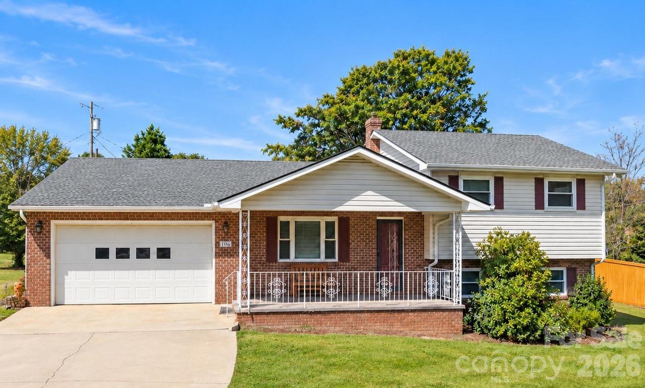 106 Mohican Tr., East Flat Rock, NC 28726