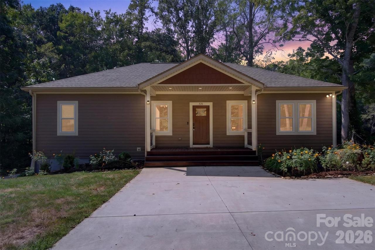 131 Ridge Rd., Candler, NC 28715