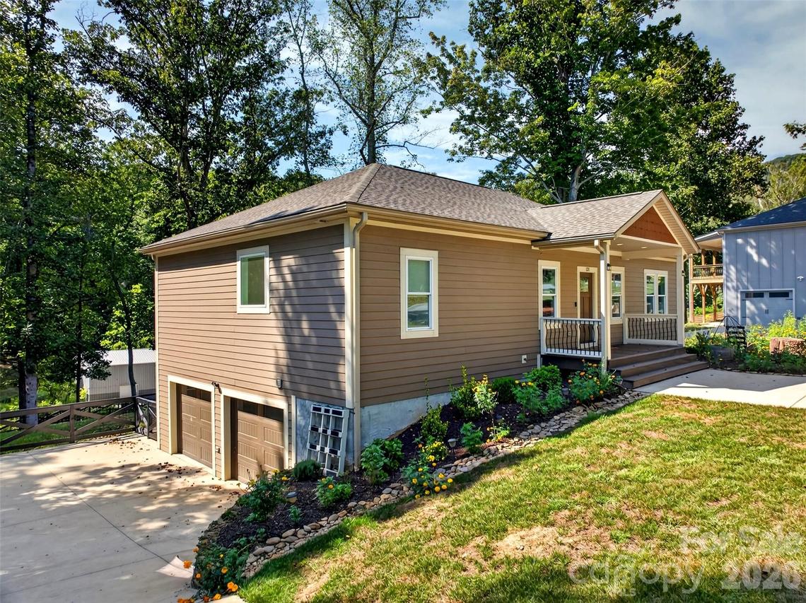 131 Ridge Rd., Candler, NC 28715