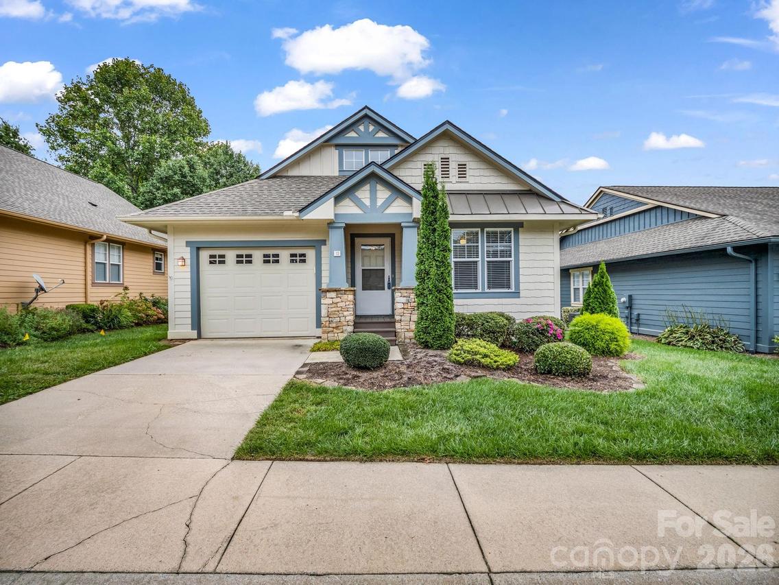 13 Gray Wolf Ln., Hendersonville, NC 28792