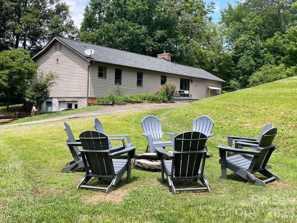 211 Sheppard Branch Rd., Weaverville, NC 28787