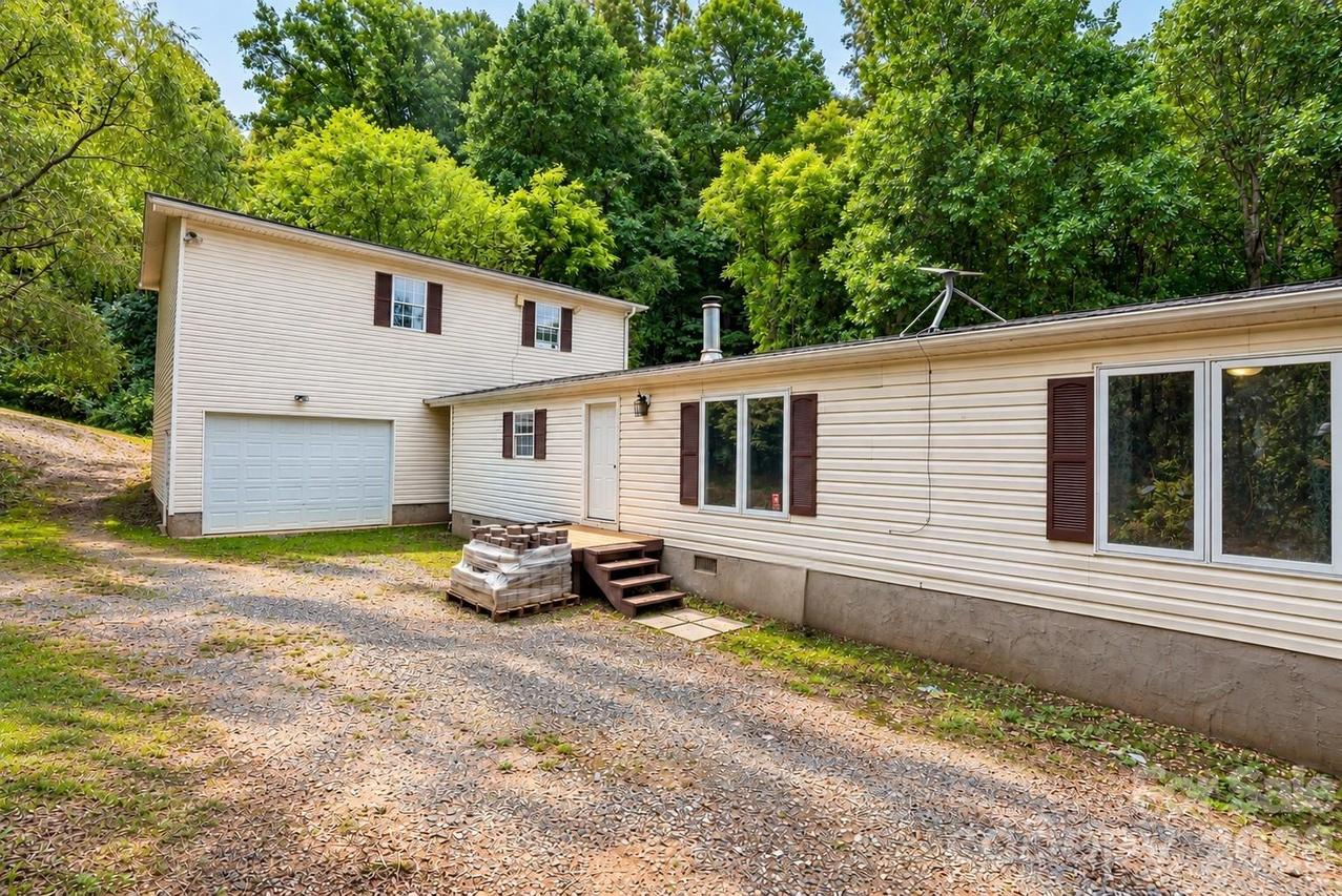 91 Walnut Dr., Leicester, NC 28748
