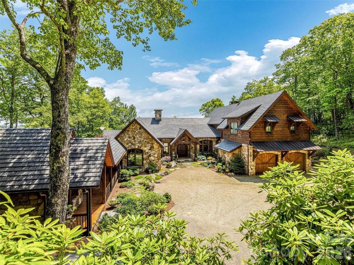 1914 Toxaway Dr., Lake Toxaway, NC 28747