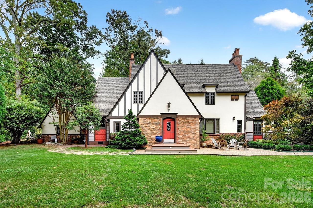 22 Manchester Dr., Asheville, NC 28805
