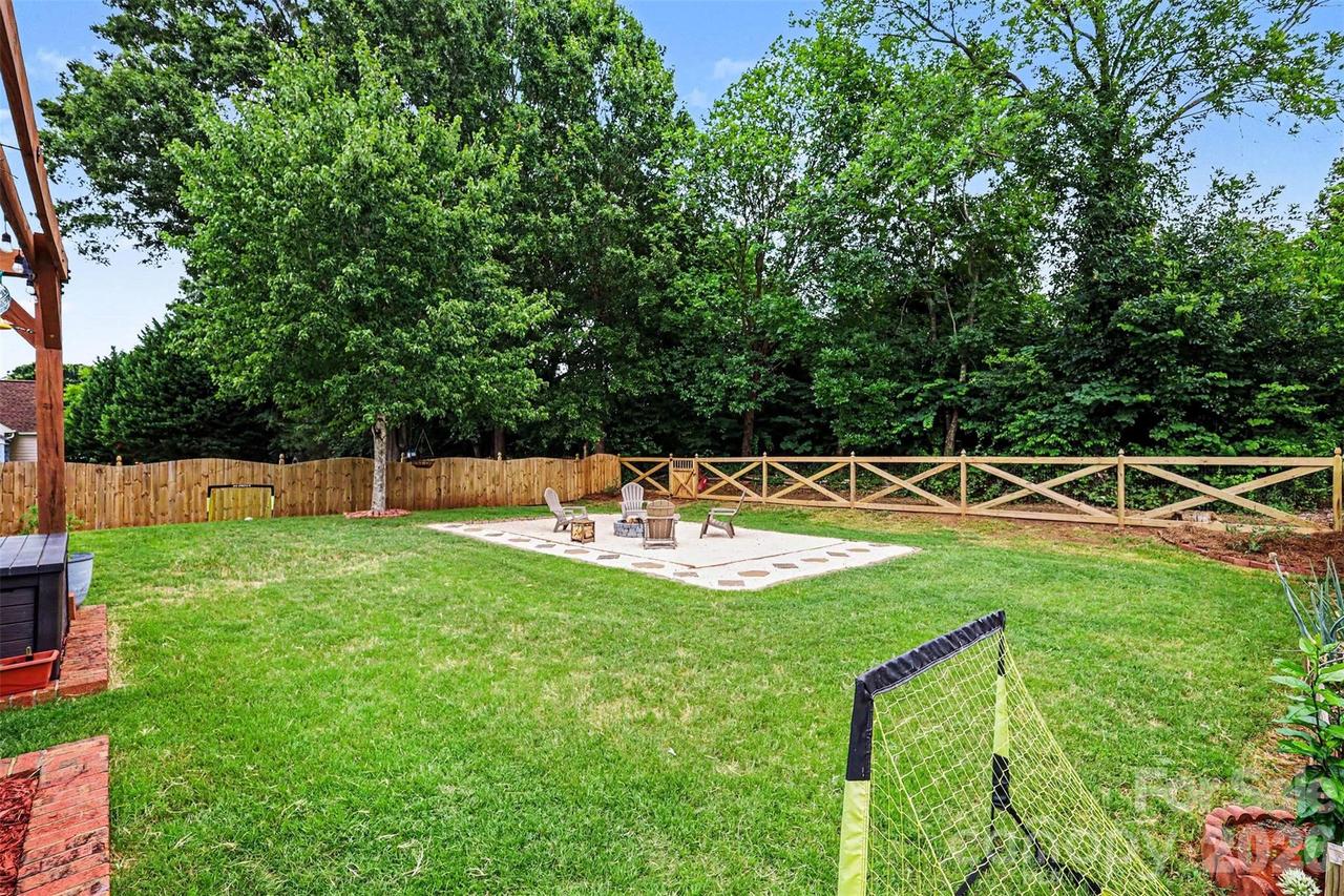 8728 Fieldcroft Dr., Charlotte, NC 28277