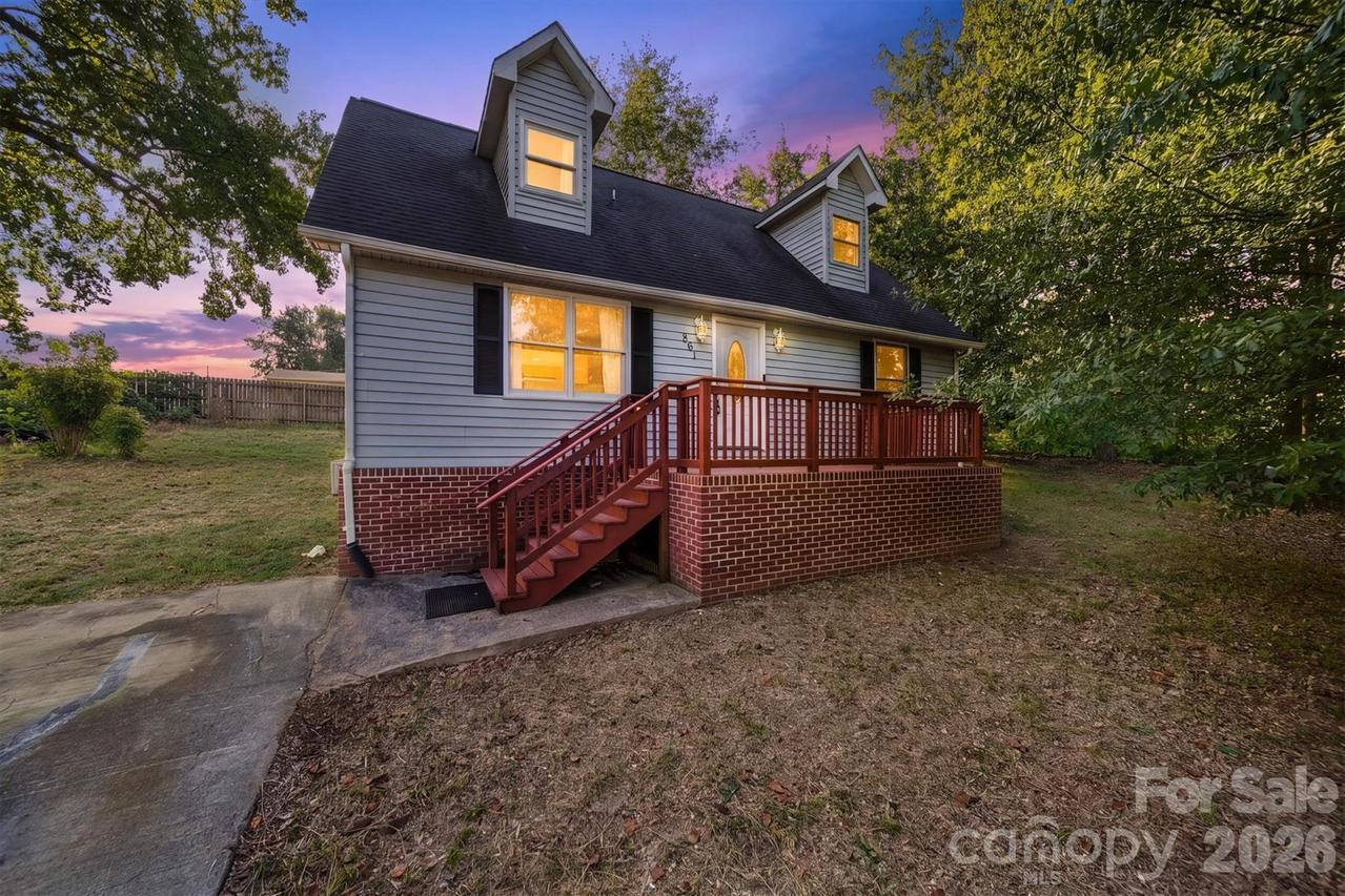 861 8th Street Pl., Hickory, NC 28602