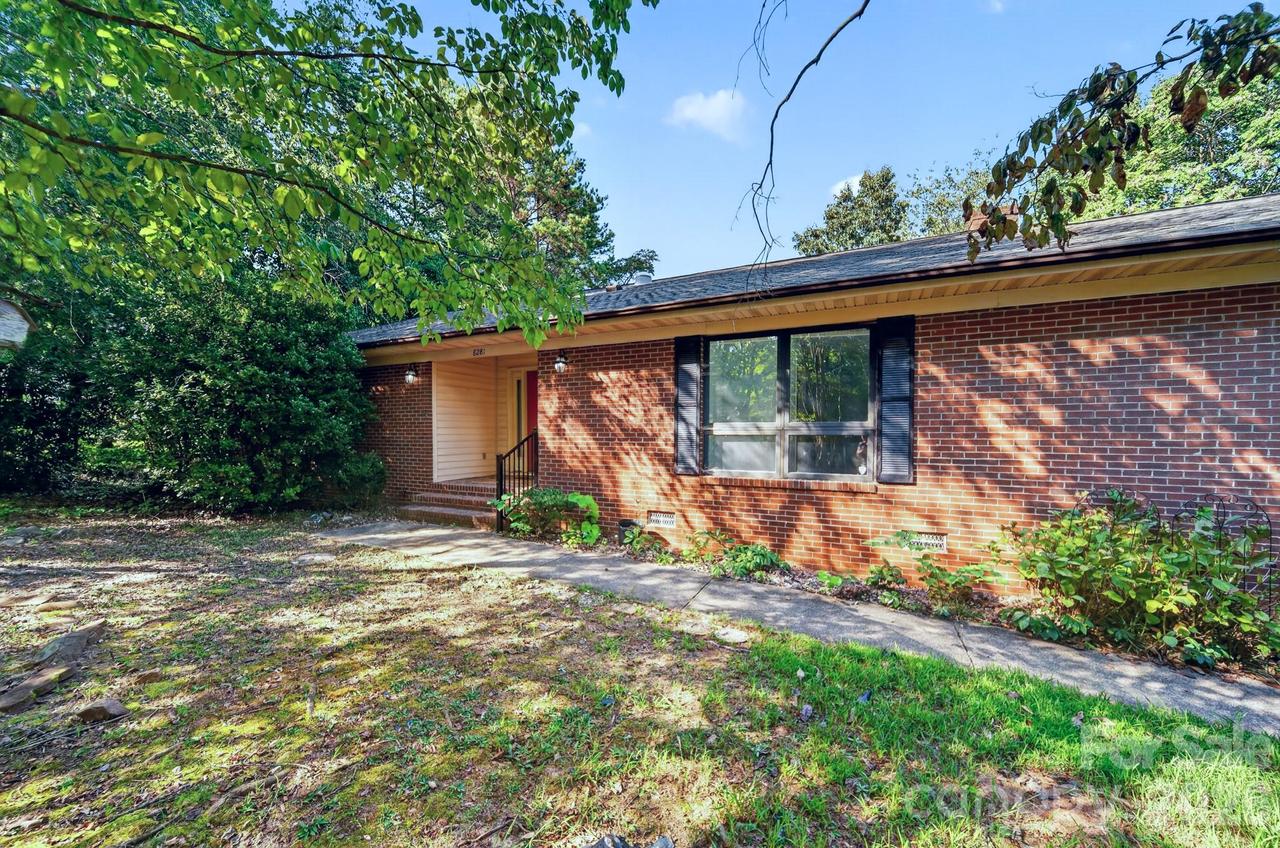 8281 Fairfield Forest Rd., Denver, NC 28037