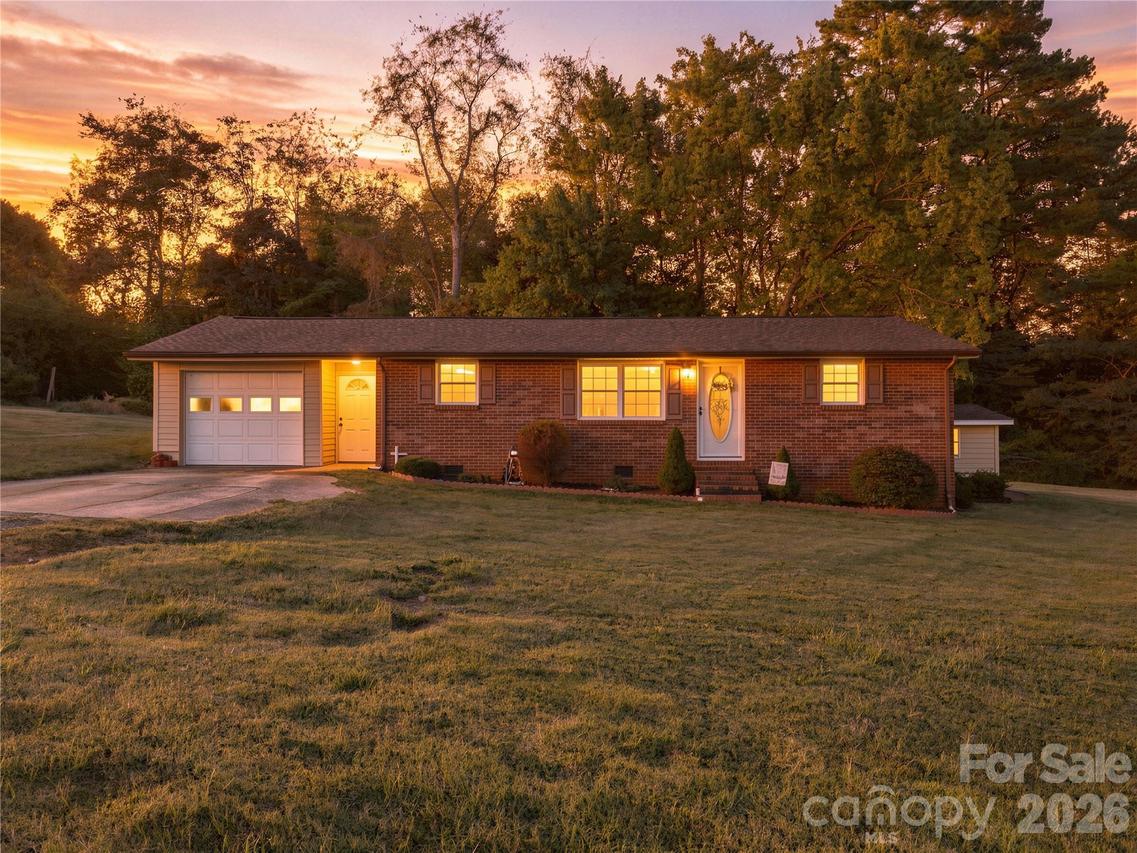 129 Automotive Ln., Hickory, NC 28601