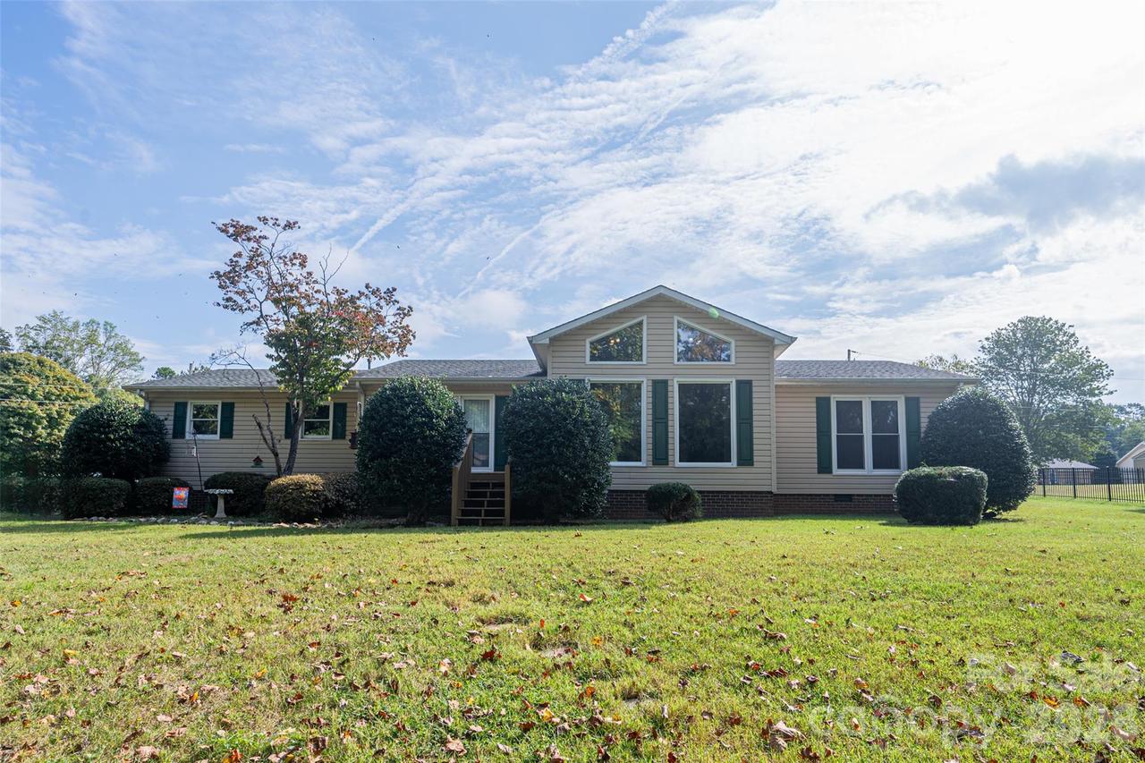 1440 Barbara Dr., Cherryville, NC 28021