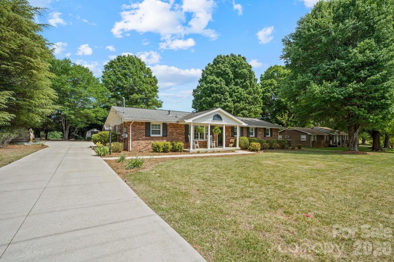 3328 Sulphur Springs Rd., Hickory, NC 28601