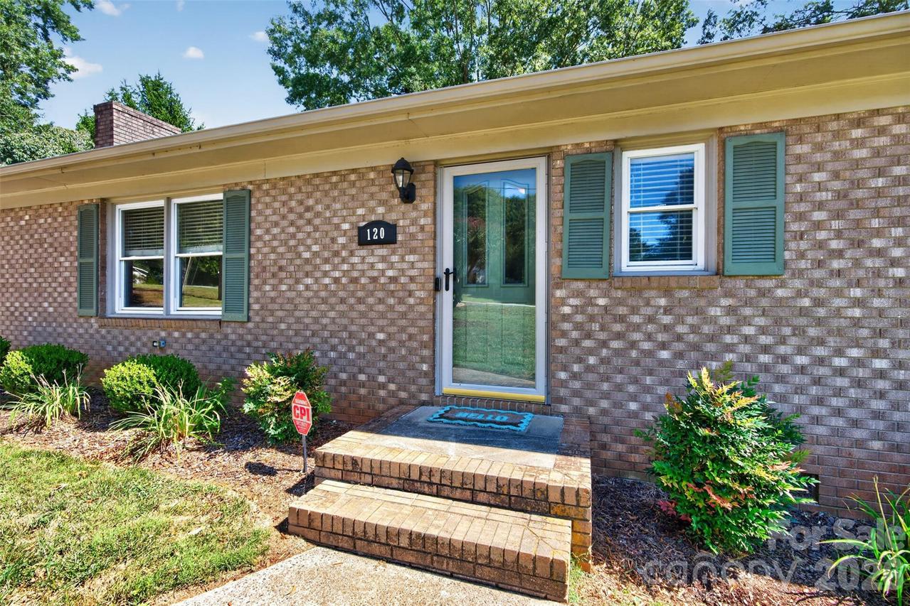 120 Regal Cir., Mooresville, NC 28117