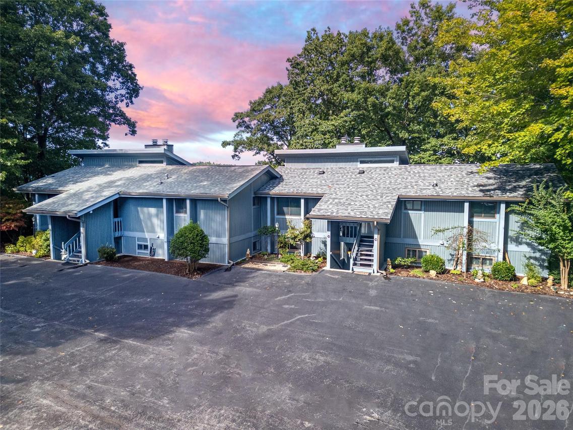 210 Tinequa Dr., Brevard, NC 28712