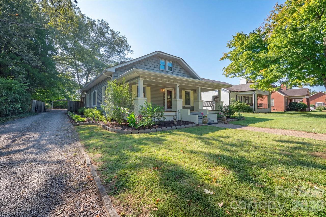 826 Davie Ave., Statesville, NC 28677