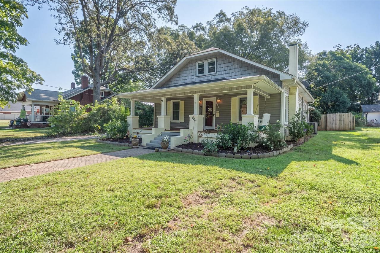 826 Davie Ave., Statesville, NC 28677