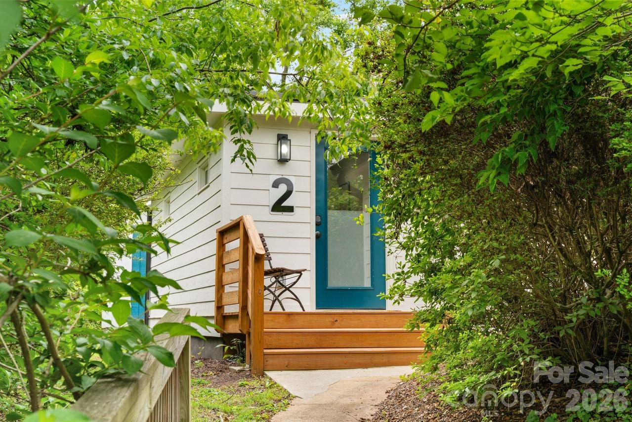 2 Laban Ln., Asheville, NC 28805