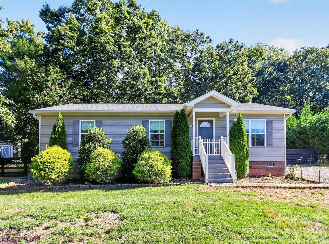 2454 Oak Valley Ln., Maiden, NC 28650