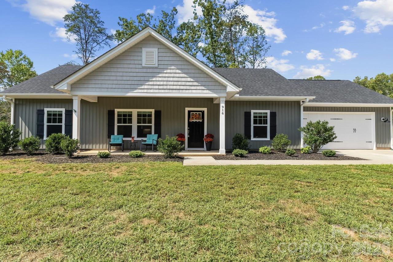 916 Westminster Dr. #8, Statesville, NC 28677