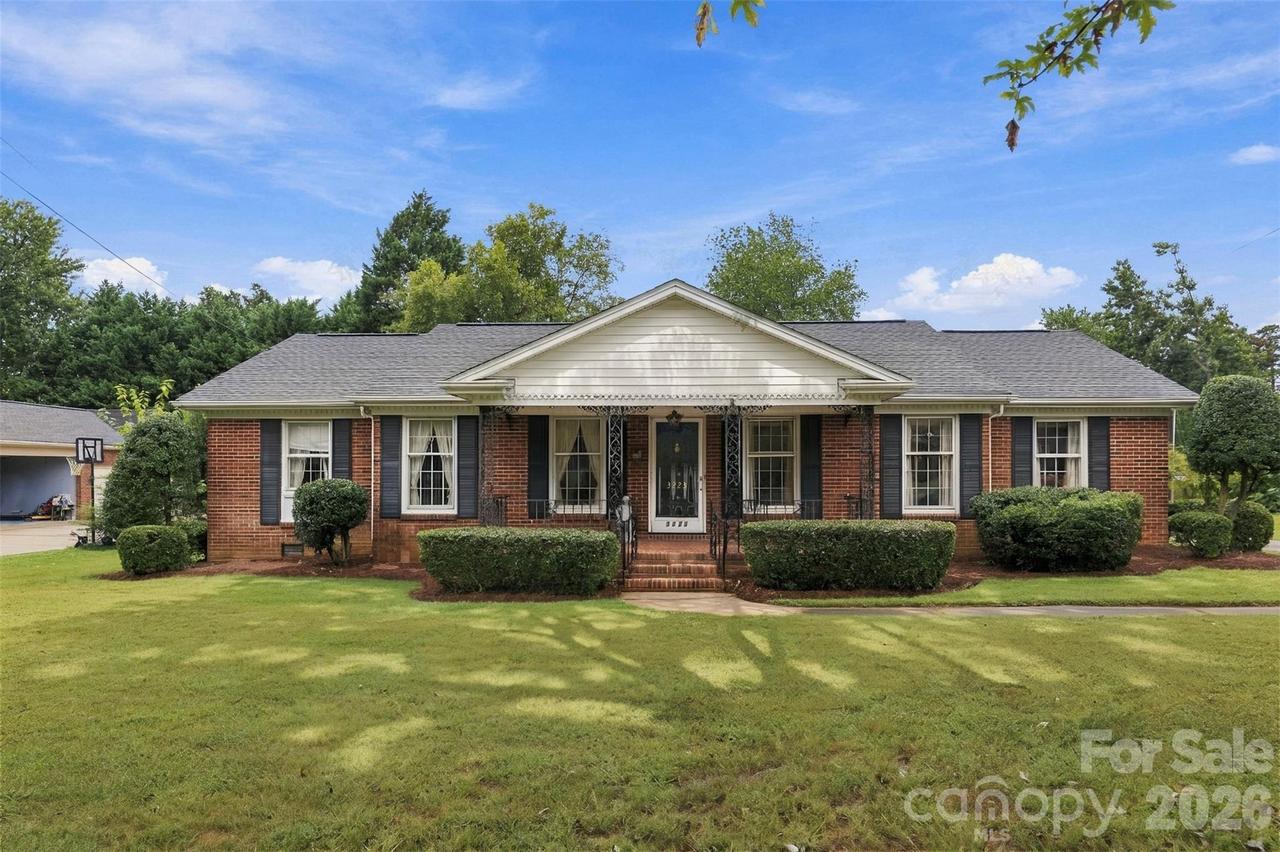 3223 Gardner Park Dr., Gastonia, NC 28054