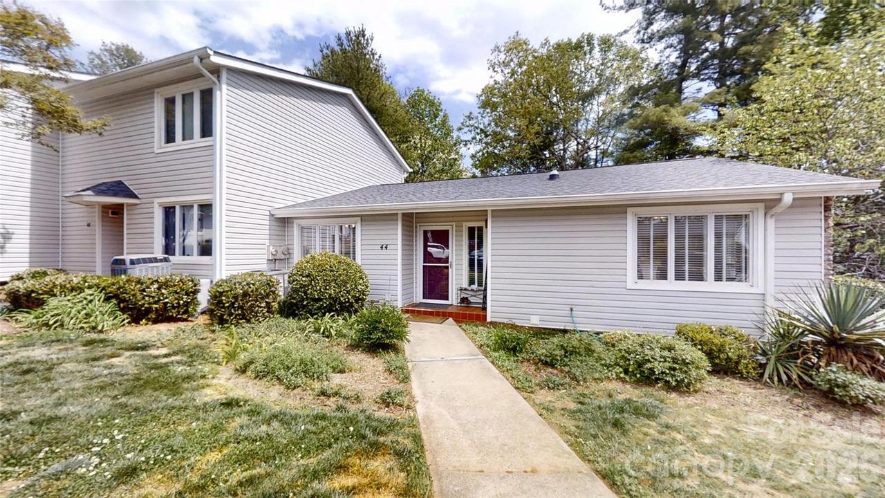 44 Hollybrook Dr., Asheville, NC 28803