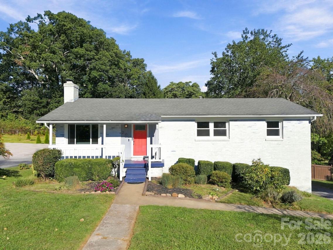 20 Oak Leaf Ln., Arden, NC 28704