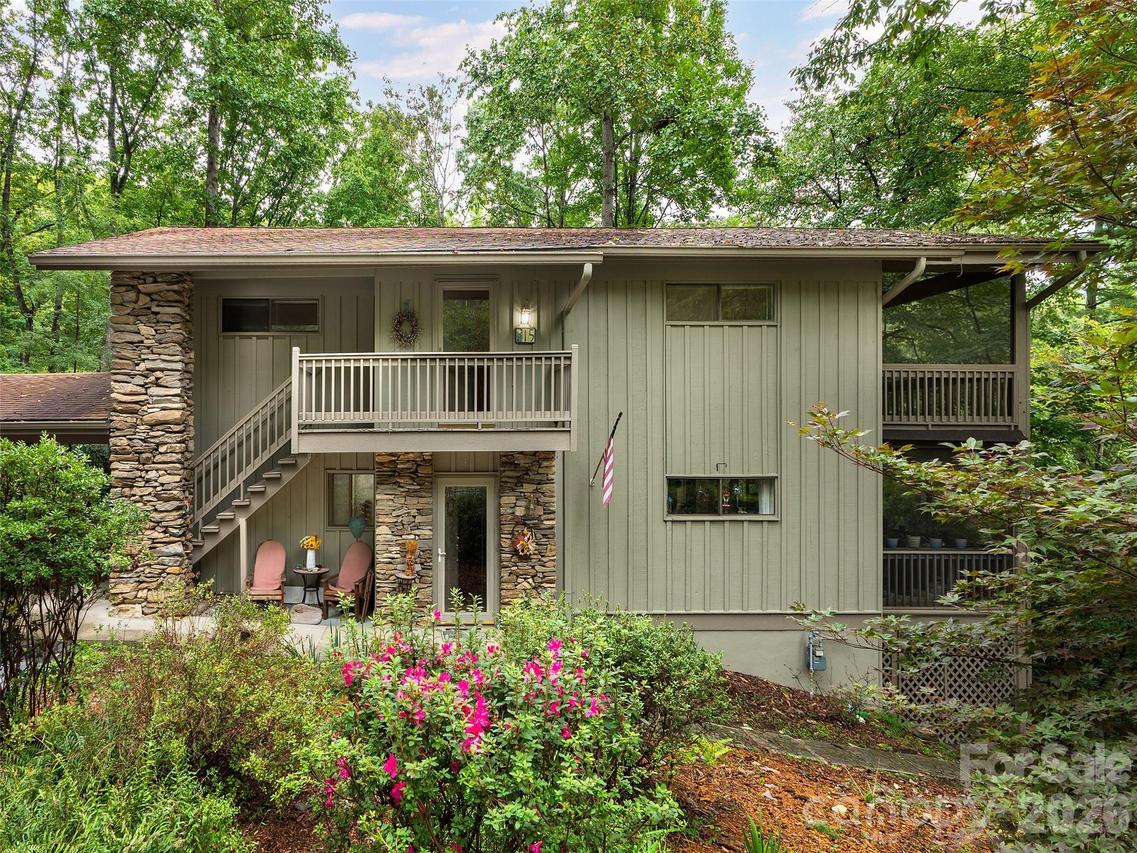 15 Cedarbrook Dr., Hendersonville, NC 28739