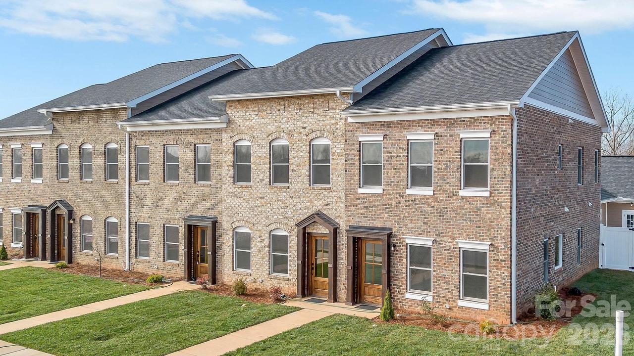 2111 24th Street Ln., Hickory, NC 28602