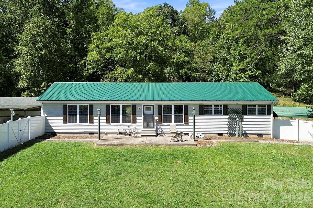 20 Warren Creek Rd., Candler, NC 28715