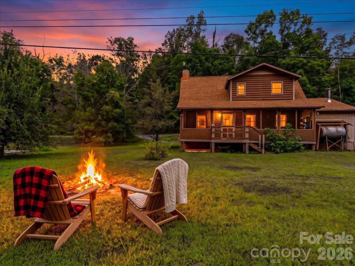 3206 Fork Mountain Rd., Bakersville, NC 28705