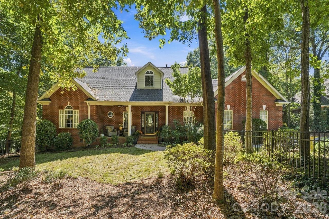 232 Pebble Stone Ln., Matthews, NC 28104