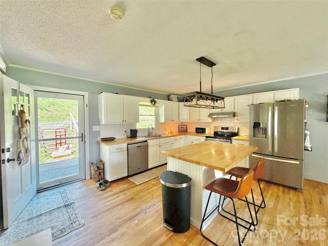 390 Hickory Hill Dr., Spruce Pine, NC 28777