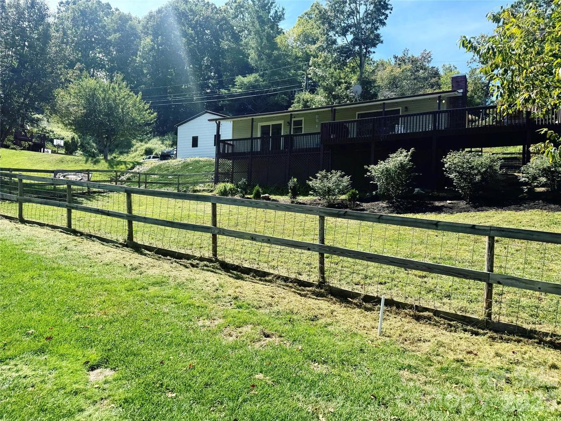 390 Hickory Hill Dr., Spruce Pine, NC 28777